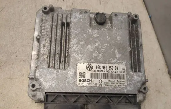 Volkswagen Golf V Engine control unit/module 03C906056DQ 0261S02369 03C906056AK