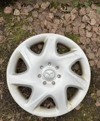 Mazda 626 R14 wheel hub/cap/trim B25F37170