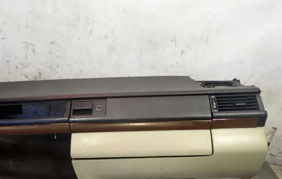 Mercedes-Benz E W124 Dashboard