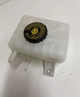 Lexus RX 450H Brake fluid reservoir 