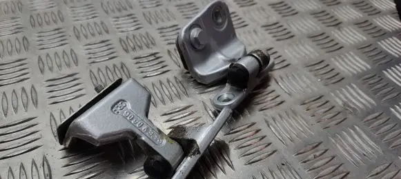 Rear door hinge set