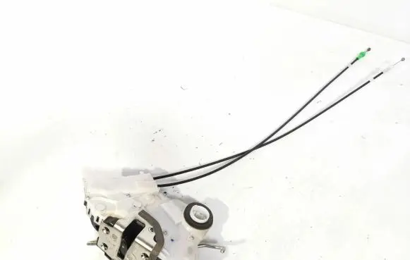Toyota Verso-S Front door lock
