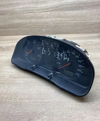 Volkswagen PASSAT B5 Speedometer (instrument cluster) 3B0919881P