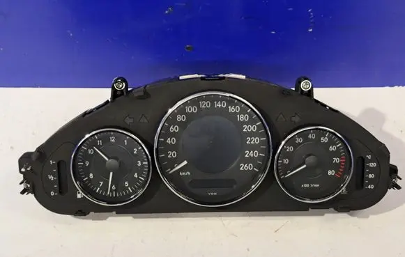 Speedometer (instrument cluster)