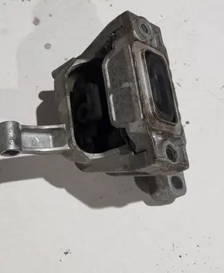 Volkswagen Tiguan Engine mount bracket 5N0199262
