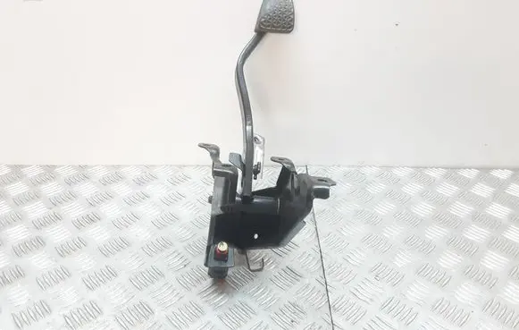 Opel Tigra B Brake pedal