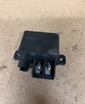 Mercedes-Benz E W210 Charging relay a00254238