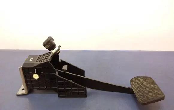 Accelerator throttle pedal