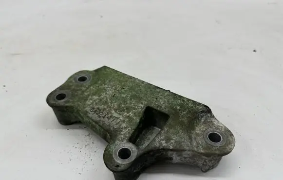Opel Insignia B Gearbox mounting bracket 84221477