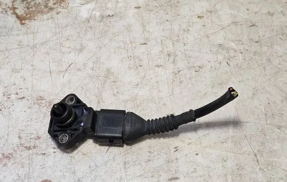 Volkswagen PASSAT B5 Air pressure sensor 038906051 0281002177
