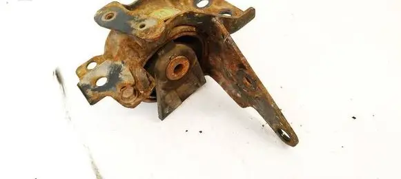 Toyota Avensis T250 Engine mount bracket 