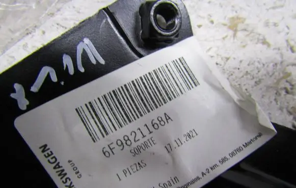 Seat Arona Fender mounting bracket 6F9821168A