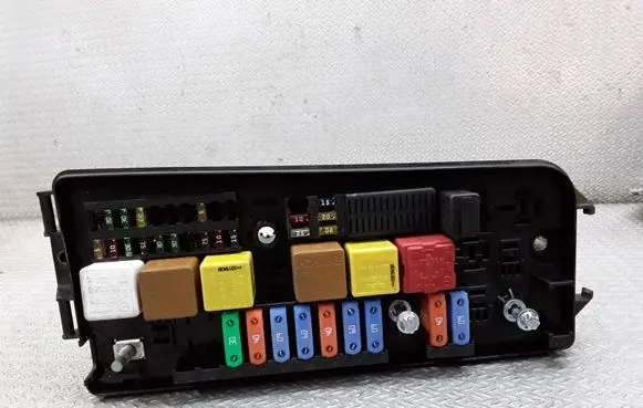 Opel Signum Fuse module 13144710