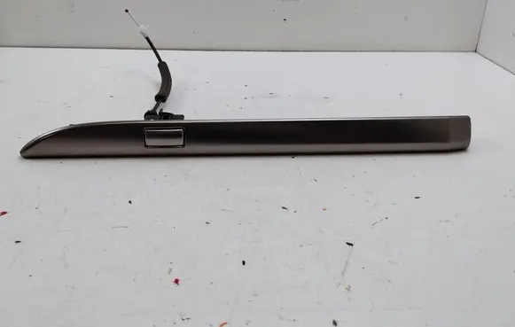 BMW 6 E63 E64 Glove box handle 7033389