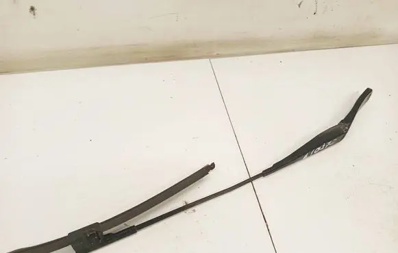 Opel Astra H Front wiper blade arm 13111220