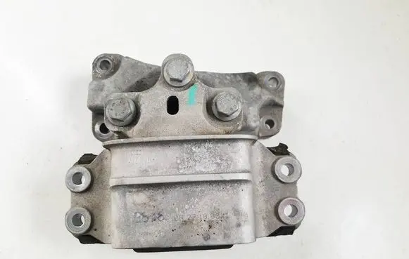 Engine mounting bracket