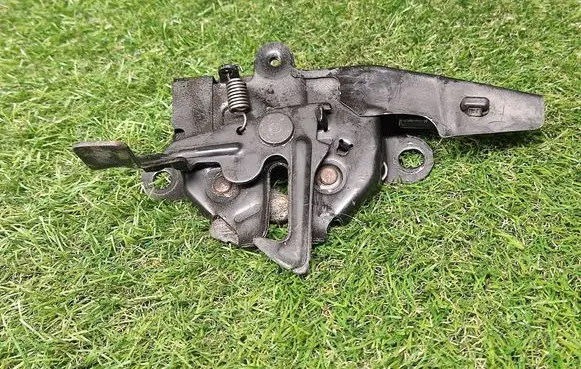 Toyota Prius (NHW20) Engine bonnet/hood lock/catch