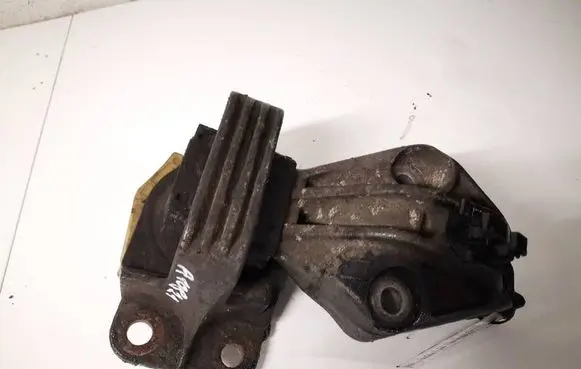 Renault Scenic III - Grand scenic III Engine mount bracket