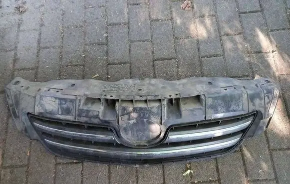 Toyota Corolla E140 E150 Front bumper upper radiator grill 5311412100