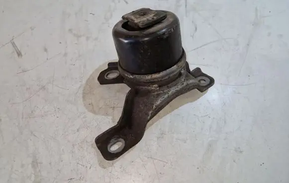Volvo XC70 Engine mount bracket 30636633