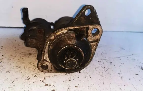 Volkswagen Golf IV Starter motor 1005821879