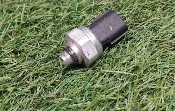 Air conditioning (A/C) pressure sensor