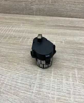 BMW 7 E38 Air flap motor/actuator 8391381 0286908