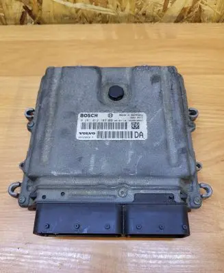 Volvo V70 Engine control unit/module 30729826A 1039S10667 0281012103