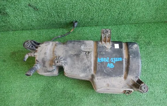 Land Rover Range Rover Evoque L538 AdBlue liquid reservoir 5J228