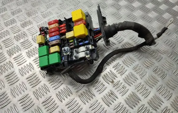 Peugeot 308 Fuse module 9804848580