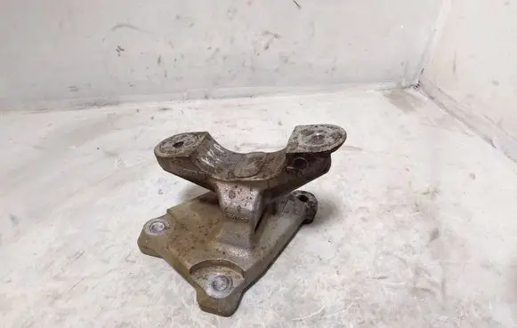 Honda CR-V Engine mounting bracket 061120 061120835