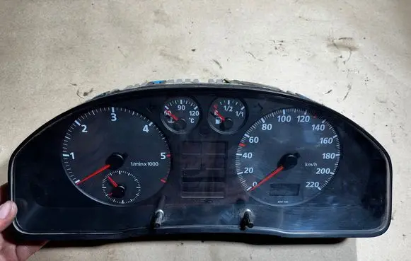 Audi A4 S4 B5 8D Speedometer (instrument cluster) 88311225