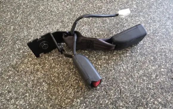 Hyundai Kona I Middle seatbelt buckle (rear) 