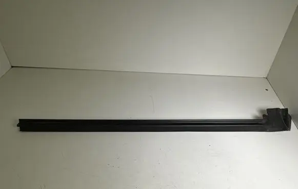 Ford Mustang VI Front door glass trim molding FR3B6321435AF