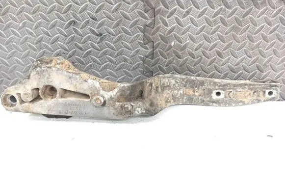 Audi A4 S4 B5 8D Rear differential/diff mount bracket 8D0599289