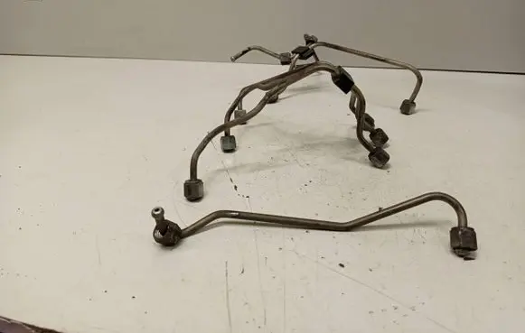 Volvo XC90 Fuel injector supply line/pipe 