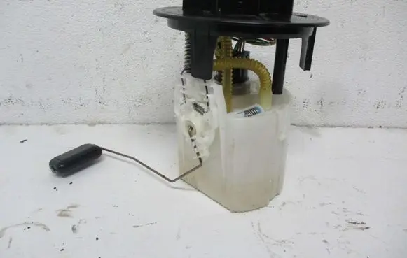 Peugeot 2008 II In-tank fuel pump 9824049680