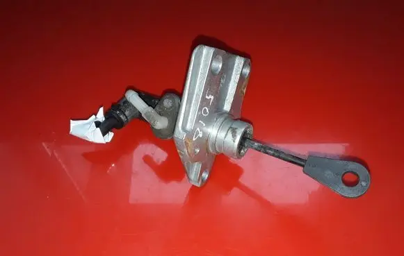 KIA Carens II Clutch master cylinder NOCODE