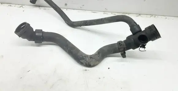 Volkswagen PASSAT B5.5 Engine coolant pipe/hose