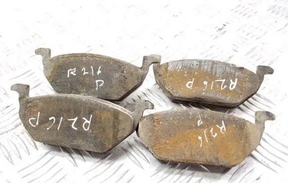 Volkswagen Golf IV Brake pads (front) 