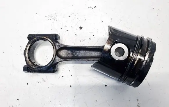 Citroen C5 Piston with connecting rod 