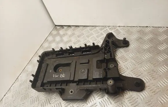 Volkswagen PASSAT B6 Battery tray 1K0915333