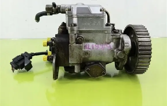 Audi A4 S4 B5 8D Fuel injection high pressure pump 0460404986