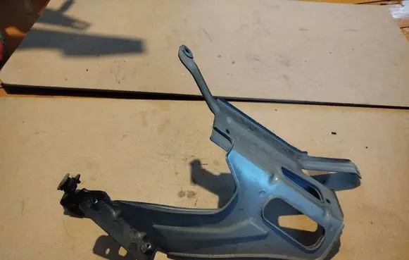 Audi A6 S6 C8 4K Fender mounting bracket 4K0821131 LY9T