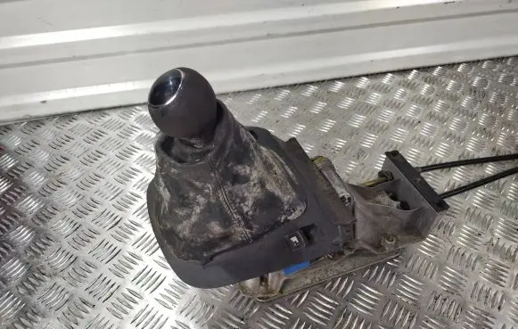 Seat Alhambra (Mk1) Gear shifter/selector 7M3711049C 469750602 1J0711565