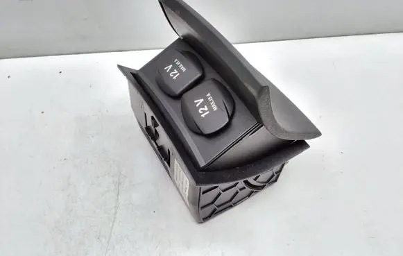 Mercedes-Benz S W221 12 V Socket (rear) A2218200009