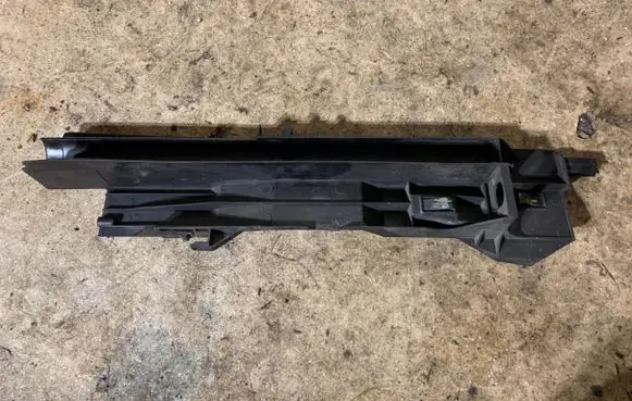 BMW X5 E70 Radiator support slam panel bracket 7586775
