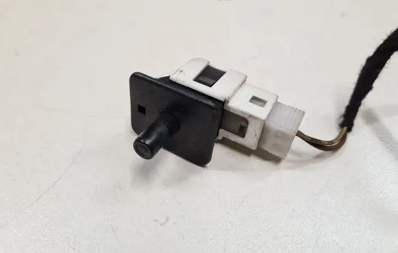 Mercedes-Benz E W211 Front door sensor 2028209410