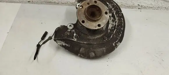 BMW 4 F32 F33 Front wheel hub 6858312