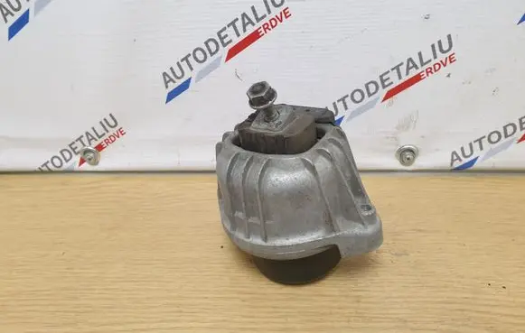 BMW 3 E92 E93 Engine mount bracket 6773742